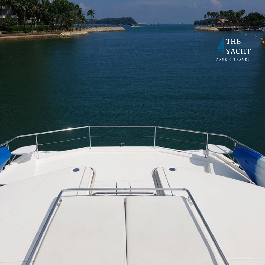 Valencia Yacht Private Yacht Charter | Keppel Bay