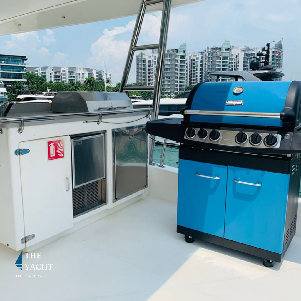 Valencia Yacht Private Yacht Charter | Keppel Bay