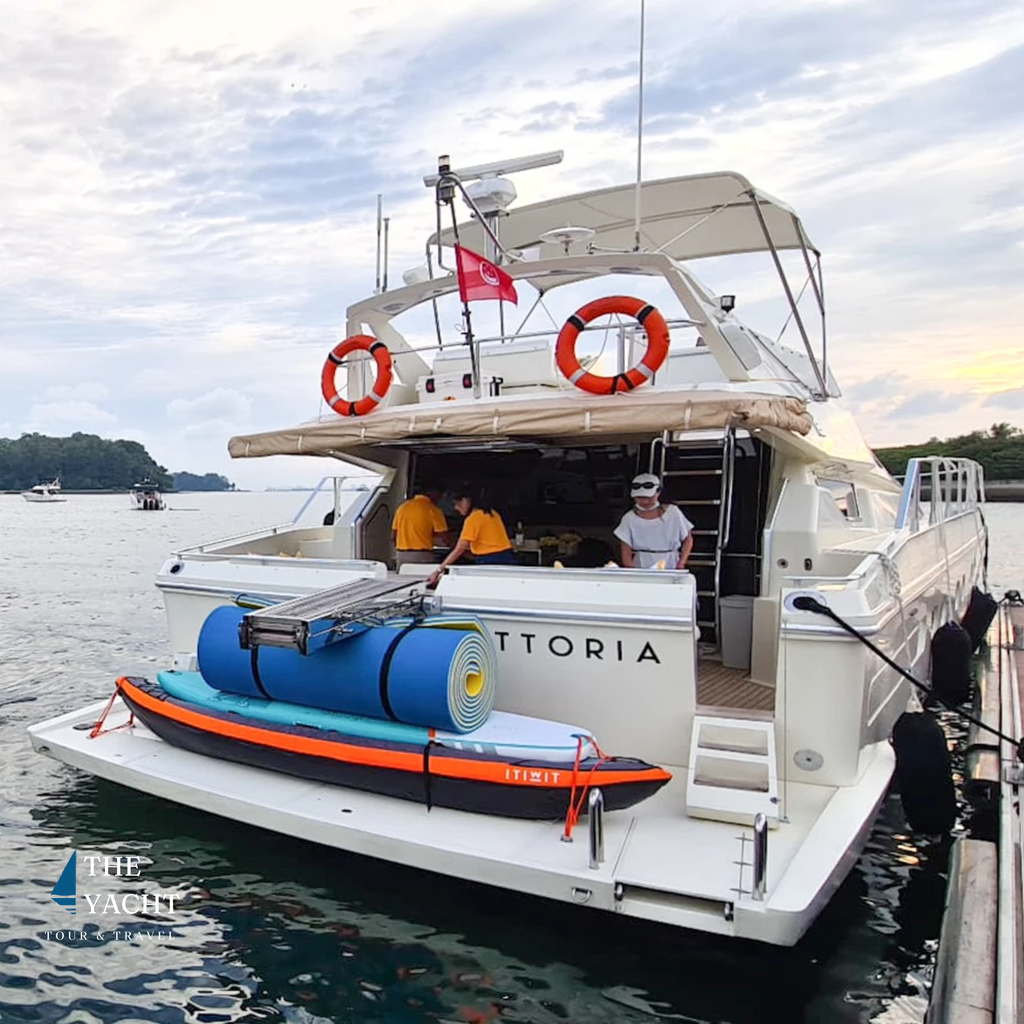 Vittoria Private Yacht Charter | Sentosa Cove