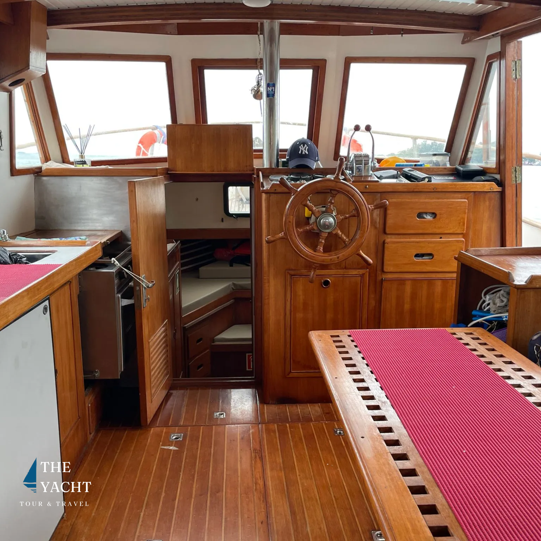 Mare Mio Private Yacht Charter | Sentosa Cove